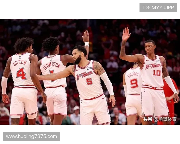 休斯顿火箭队迎战强敌,力争季后赛席位展开激烈角逐 休斯顿火箭队迎战强敌,力争季后赛席位展开激烈角逐