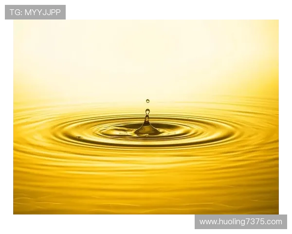 从高空一跃入水花四溅的艺术探索跳水运动的力量与美感 从高空一跃入水花四溅的艺术探索跳水运动的力量与美感