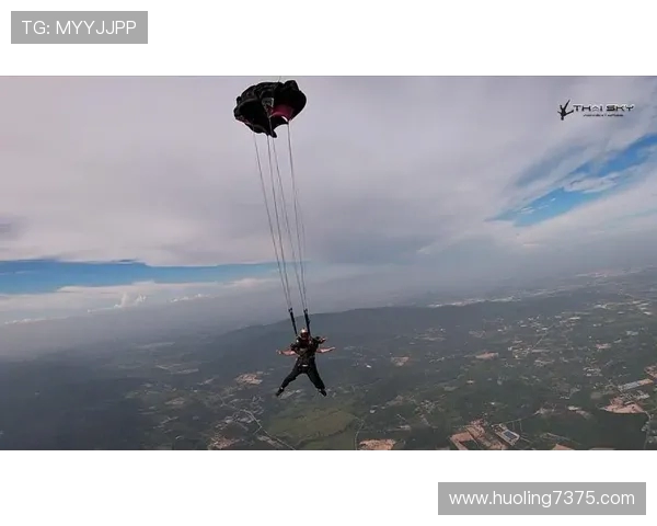 从高空一跃而下探寻跳水运动背后的力量与美学 从高空一跃而下探寻跳水运动背后的力量与美学