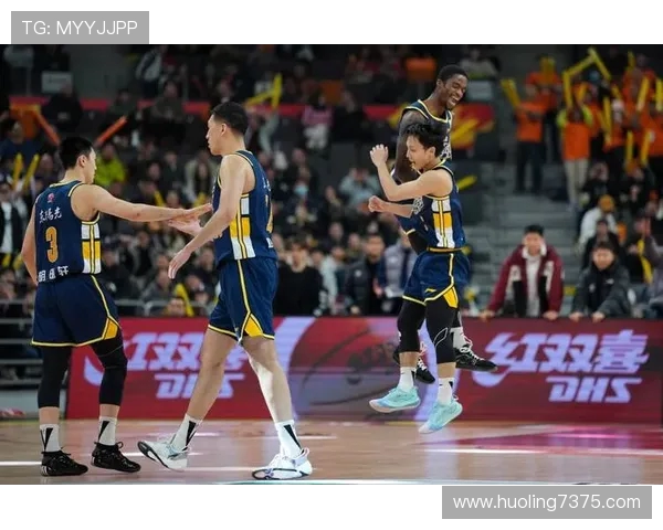 广东宏远迎战强敌激战正酣 聚焦两队精彩对决与赛场亮点分析 广东宏远迎战强敌激战正酣 聚焦两队精彩对决与赛场亮点分析